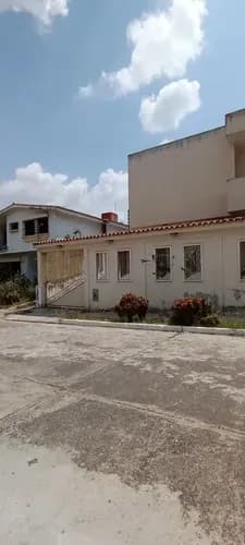 Annic Coronado Vende Amplia Casa En La Urb. Los Nisperos Cód. 308914