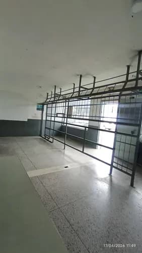 En Venta Casa De Esquina Con Excelente Ubicación Comercial A Solo 2 Cuadras De La Av. Bolívar De Valencia Y De La Av. Andrés Eloy Blanco (solo Clientes) Dm