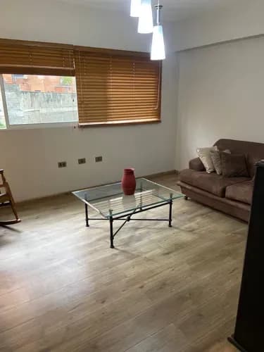 Np Vende Amplio Y Comodo Apartamento En Resd. Castellana Código 329781
