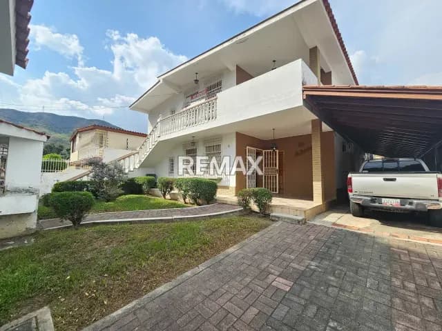 Casa en Urbanización La Floresta Maracay