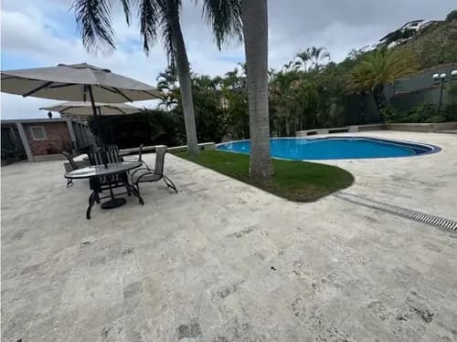 Vendo Pb C/jardin 365m2 Colinas De Valle Arriba 0827