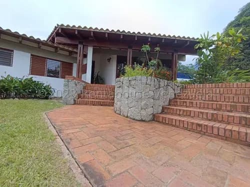 Hermosa Casa Quinta En Venta En El Castaño Maracay Hermoso Jardín Excelente Estructura Y Ubicación Lista Para Firmar Nela 25-13654