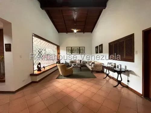 Casa En Venta En Los Chorros Calle Cerrada 2 Niveles Terraza 600 Metros Terreno