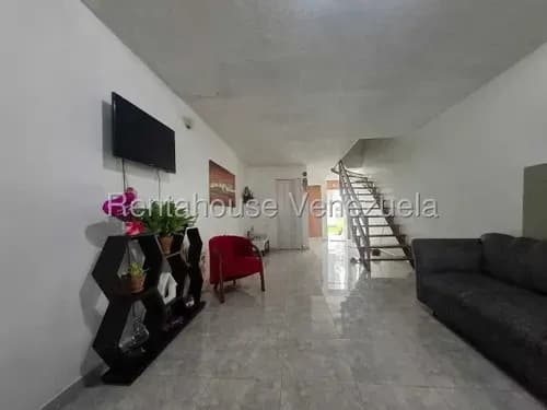 Daniela Linarez Vende Hermoso Apartamento Dúplex De 63,36mts2 Con Amplia Cocina Concepto Abierto, 2 Habitaciones, 2 Baños, Ubicado En Almarriera Cabudare