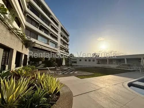 Exclusiva Planta Baja Dúplex En Venta Los Samanes 26-15050