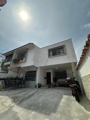Casa En Venta En El Parral Valencia Yt Yenny Teran Vende