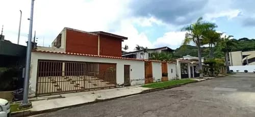 F-7961. Alexora Vende Casa Residencial Con Finaciamiento, Ubicada Calle Cerrada, En Urb. La Viña. (4,4,5)