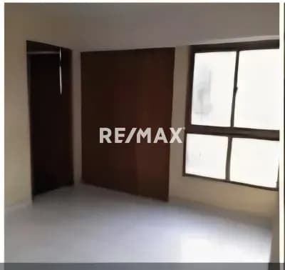 Oportuno de invertir en Un apartamento en centro-este a remodelar
