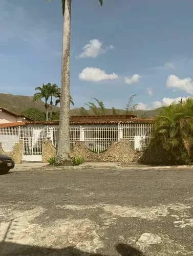 Alquiler De Casa Con Piscina Urbanización El Castaño Maracay Estado Aragua Ideal Para Familias Grandes O Grupo De Ejecutivos