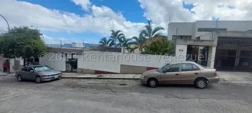 Casa En Venta En Alta Florida 2 Casas Calle Cerrada Para Reemodelar Caracas Casas