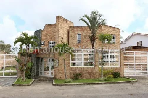 Kc.g. #26-6162 Espectacular Casa En Venta Zona Tranquila En San Antonio De Los Altos Club De Campo