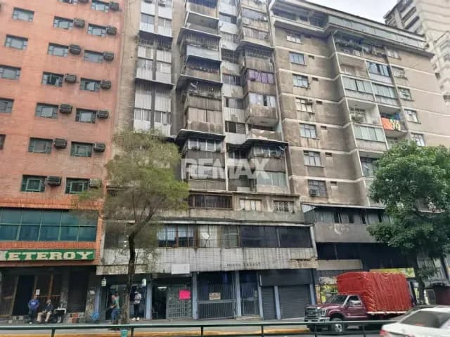 APT. 52 MT2 AV. BARALT EN VENTA