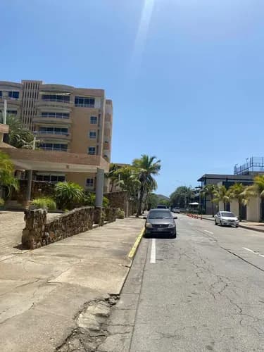Apartamento Vacacional En Playa El Ángel.maneiro. Ic-00493