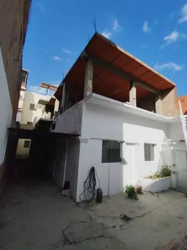 Se Vende Casa Multifamiliar Con 4 Pisos Independientes Por Terminar, Ubicada En Santa Rosalia, Diagonal A La Av. Nueva Granada.