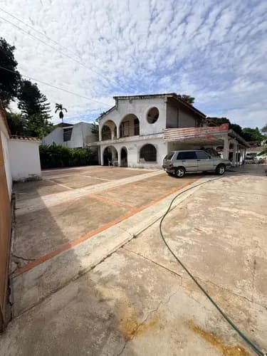 En Venta Casa Quinta A Remodelar En Guaparo Norte, Valencia. Jmgb