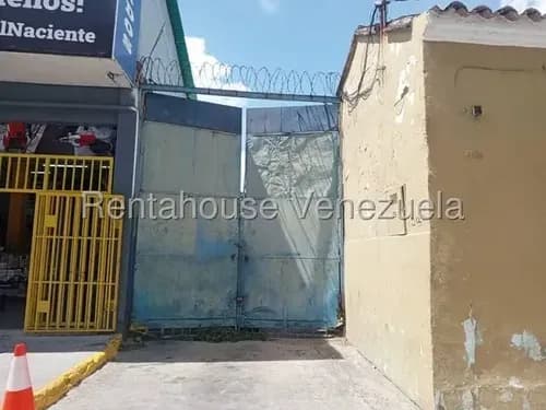 Erika Armeya Alquila, Terreno Con Galpon En El Centro Este De Barquisimeto. Flex: 25-8821