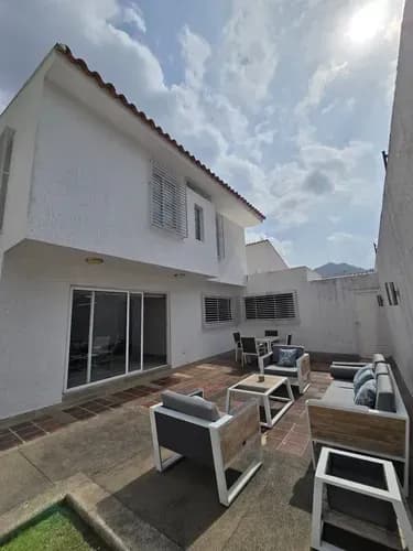 Jeannet Gonzalez Vende Casa De 2 Niveles, Trigal Norte Res Los Girasoles