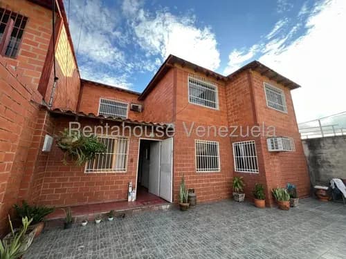Casa En Venta En La Mantuana Turmero 2 Niveles 26-10956 Mm