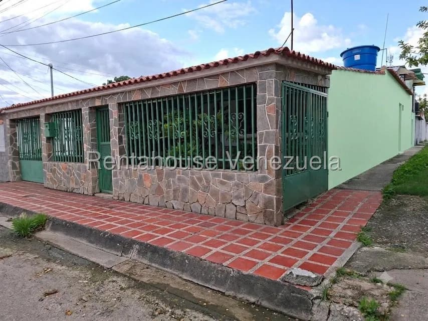 Casa (Duplex) en Venta en Conjunto Residencial Palo Negro, Aragua