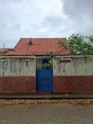 Acogedora Y Ambientes Espaciosos, Inserta En Zona Residencial Tranquila Segura Clima De Montaña, Arborizada Con Estiio Mediterraneo, Solicita Reparaciones De Albañileria,pintura, Excelente Inversionn