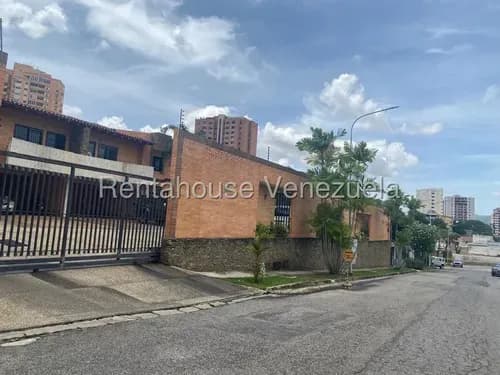Juan Carlos González. Renta House Carabobo Vende Townhouse Coj. Res. Costa Brava Urb. El Parral Valencia Mls #26-21982 Rah/jcg.