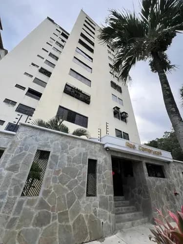 Alquilo Amplio Apartamento Urb. Valles De Camoruco Cerca De Las 4 Avenidas