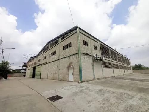 Rentahouse Te Ofrece Terreno De 4800 Mtrs Con Galpon De 2919,50 En Flor Amarilo - Valencia #23-23466.. El Galpon Esta Ubicado En Un Conjunto Industrial Con Vigilancia. Que Esperas Contactanos