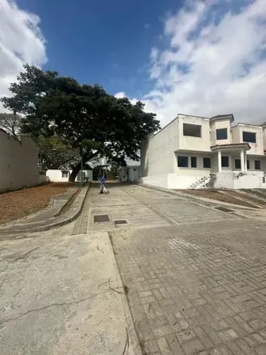María Gabriela García Inzitu Realtors Vende Townhouse En Vista Golf San Diego Country