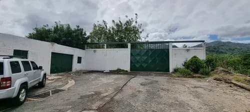 En Venta Galpon, Patio Con Oficinas, Morón, Urb Colinas De Pequiven. A1.