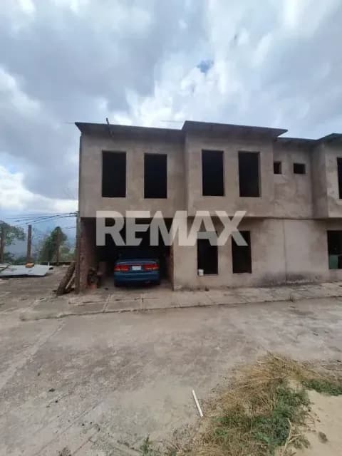 SE VENDE CASA NRO 12 EN LA URB EL PRADO
