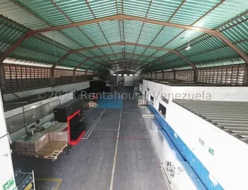 Daniela Linarez Vende Espectacular Complejo De 2 Galpones Con 5160m2 De Terreno, Cada Galpón De 1380m2, Amoblado, 5 Cavas De Conservación, Zona Industrial 3, Barquisimeto