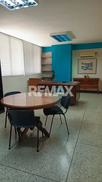 Alquiler amplio centro empresarial