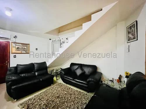 Townhouse En Venta Ubicado En El Limón Urbabismo Cerrado 26-3817 Rm