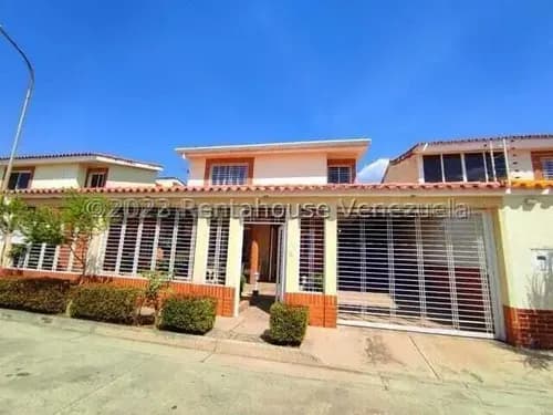 Townhose Hermoso Amplio Y Cómodo Para Venta En Maracay Gbf 25-15883