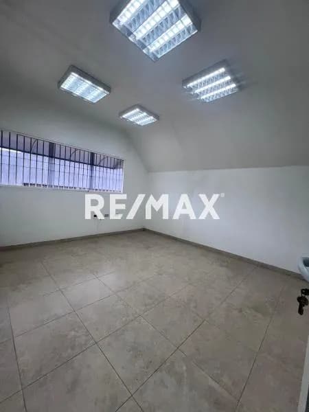 en alquiler Oficina Zona industrial de paramillo piso 2