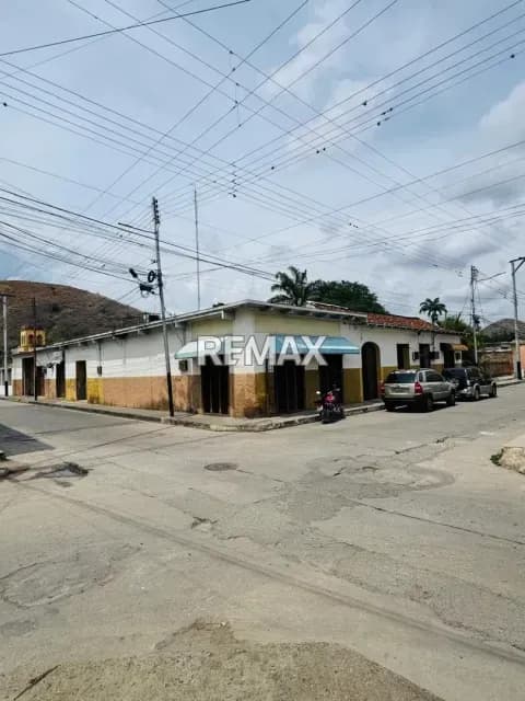 SE VENDE CASA EN EL CENTRO DE VILLA DE CURA ESTADO ARAGUA