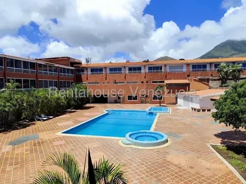 Este Apartamento Con Una Ubicación Estratégica En La Vía 31 De Julio Luego De Pasar Paraguachi Y Unos Min Antes De Llegar A Playa Parguito Es Ideal Para Rentar Por O Disfrutarlo Para Vacacionar. Mas