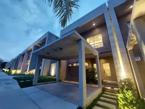 Fernando & Yosmar En Venta Moderno Townhouse En Cumbres De Guataparo Remodelado Totalmente ( Solo Clientes)