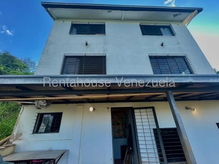 Casa (Multipes Niveles) en Venta en Colinas de Caicaguana, Distrito Metropolitano