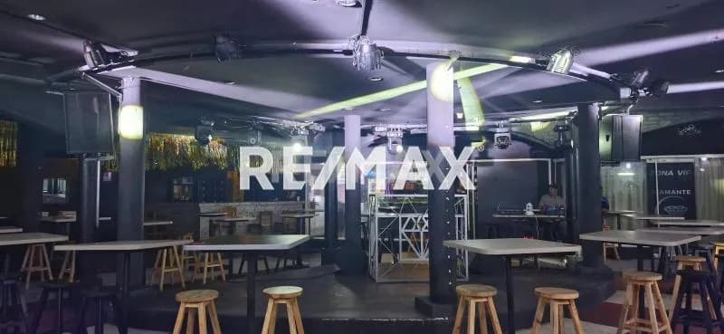 SE OFRECE EN ALQUILER DISCOTECA EN CENTRO COMERCIAL MARINA PLAZA