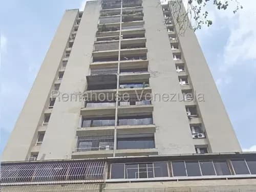 Oportunidad En La Urbina: Amplio Apto De 93m2 En Piso Alto Con Excelente Ventilación. 3 Hab (principal Con Baño), 2 Baños, Puesto Techado. Ubicación Estratégica Cerca De Todo. ¡precio Inbatible!
