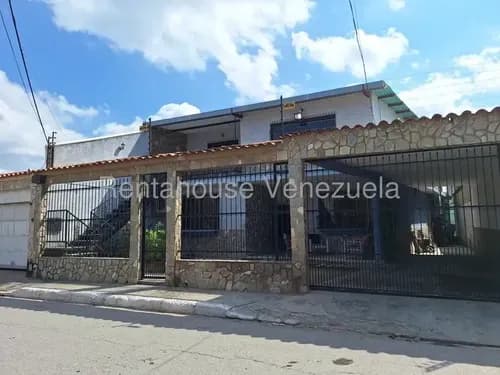 Casa En Venta En El Centro De Palo Negro, 26-8830 Df