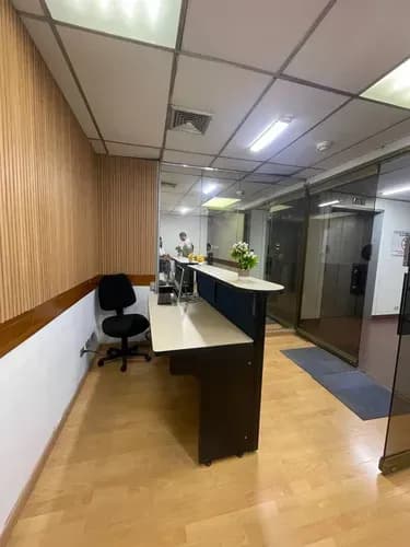Oficina En Alquiler En Plaza Venezuela, Excelente Oportunidad Para Pequeñas Empresas (m.c)