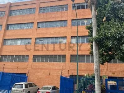 PLANTA COMPLETA DE EDIFICIO INDUSTRIAL EN ALQUILER