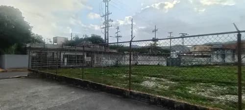 Yr En Venta Terreno Comercial En Plena Av Bolívar Norte En Frente Del Bodegón De Castilla