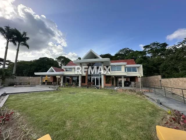 Casa en CALLE CERRADA con vista al campo de golf