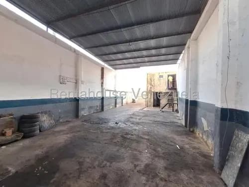 Daniela Linarez Vende Galpón Con Local Ideal Para Tu Emprendimiento, Ventas De Repuestos Y Trabajos De Mantenimientos Mecánicos Con 2 Baños, Oficina, Centro De Barquisimeto