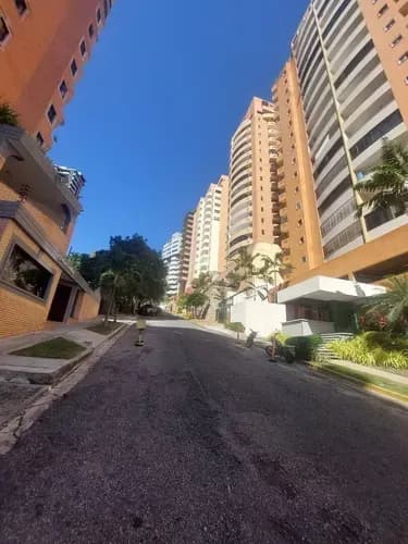 En Venta Residencias Le Parc Suites (el Parral, Valencia) ¡el Apartamento Listo Para Mudar Tus Maletas! 109 Mts