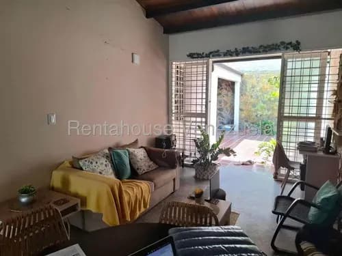 Raíza Suárez Vende 2 6 9 6 0 8 Acogedora Casa De 140 M2, 2 Habitaciones, Cocina A Gas Empotrada, Maletero, Amplio Patio, Ubicada En Cabudare Lara