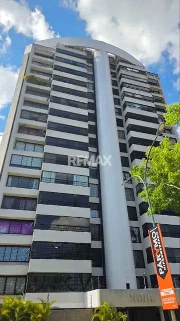 En Venta apartamento en la Urbanizacion Lomas de Prados del Este